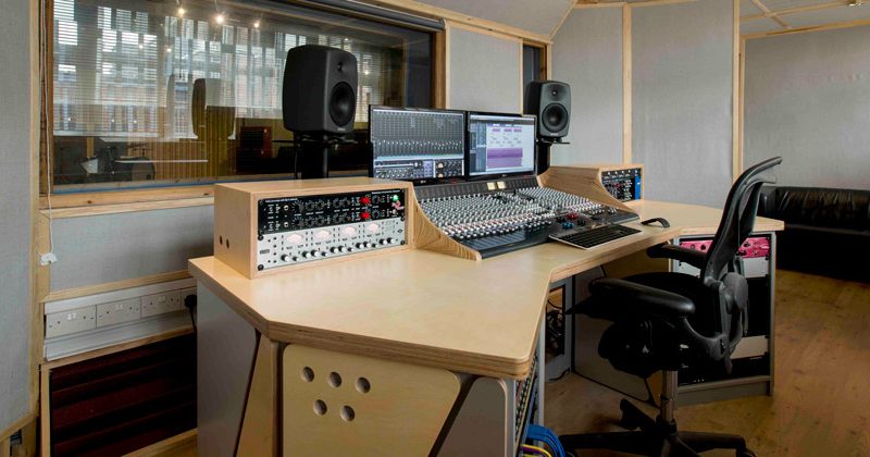 https://generator.org.uk/wp-content/uploads/2014/09/Loft-Music-Studios-Control-Room-1-940x420-800x420.jpg